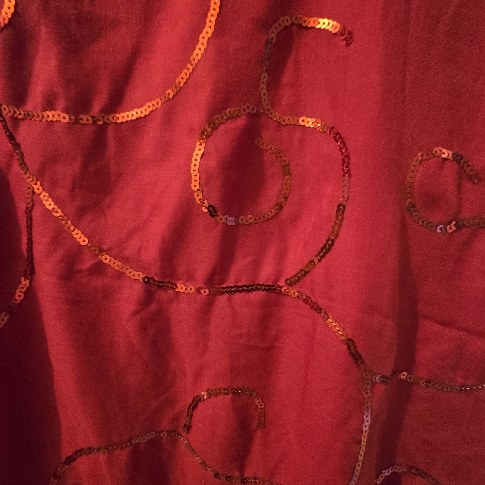 Red Swirl Patterned Scarf - Picture 2 of 3